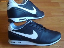 ADIDASI NIKE AIR foto