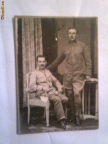 Fotografie doi ofiteri, probabil in jur de 1910, dimensiuni 14 x 10 cm foto