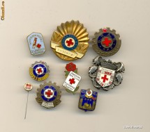 Lot Insigne diferite crucea rosie  9 buc foto