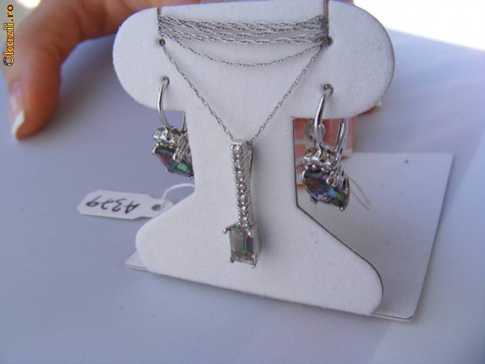 Set Cercei + Pandant aur alb ornate cu TOPAZE mistice si DIAMANTE foto mare