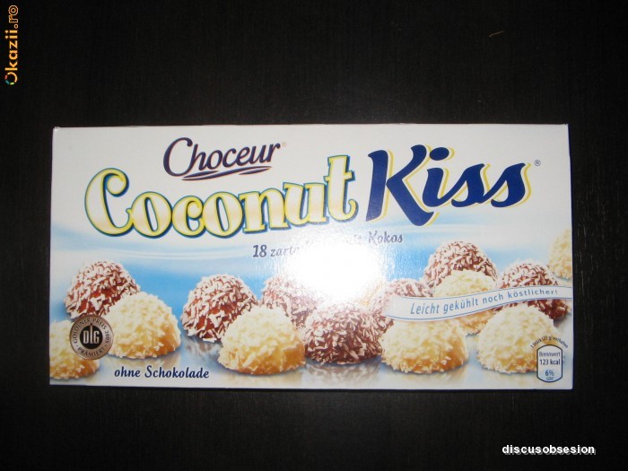 BOMBOANE DE CIOCOLATA CU CREMA SI FULGI DE  COCOS (GERMANIA) foto mare