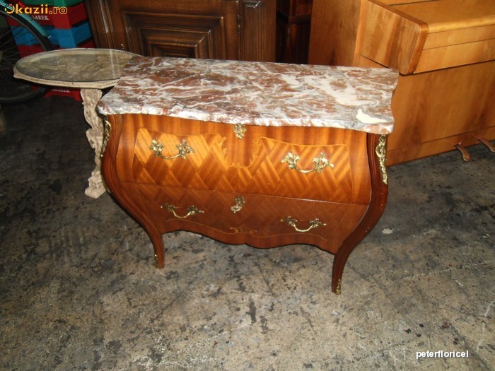 Comoda Rococo bombee. foto mare