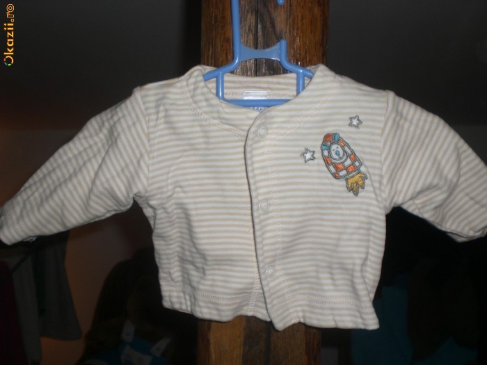 Bluza bebe cu capse grosuta C&amp;A foto mare