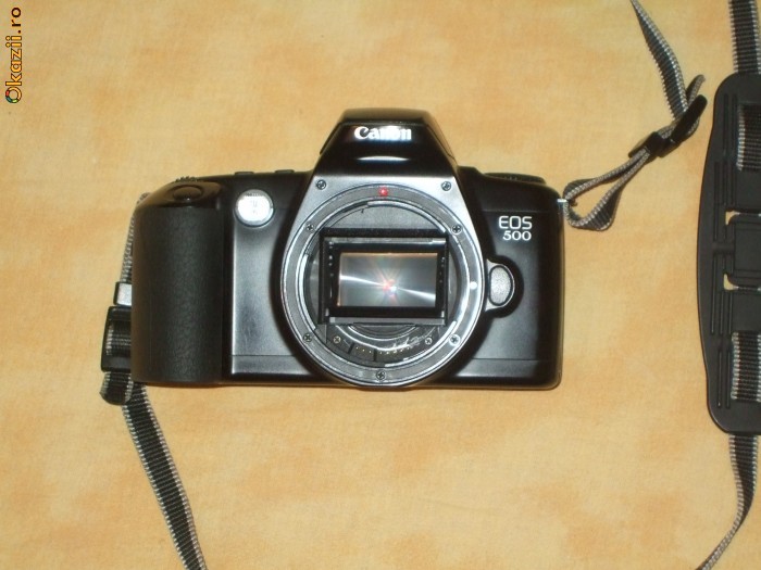 Canon EOS 500 cu film foto mare