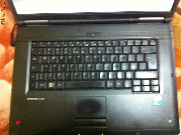 Laptop Fujitsu Siemens V5535 foto mare