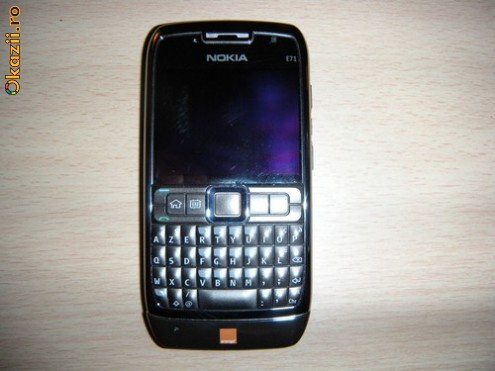 Telefon Nokia E71 foto mare