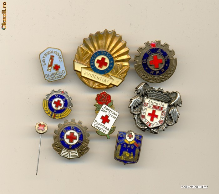 Lot Insigne diferite crucea rosie  9 buc foto mare