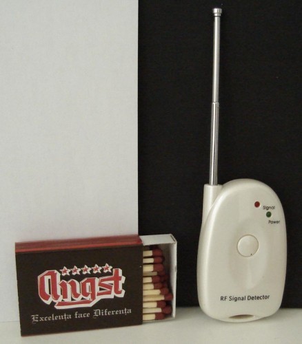 Detector de emisie radio (de exemplu,telefon mobil in functiune) foto mare